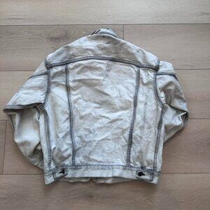 custom 1 of 1 levi’s white denim jacket i think it’s a M it’s 21x23 i think